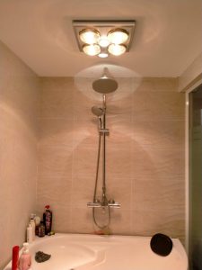 đèn sưởi hồng ngoại treo tường có nóng gắt không