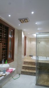điều kiện lắp đèn sưởi âm trần nhà tắm